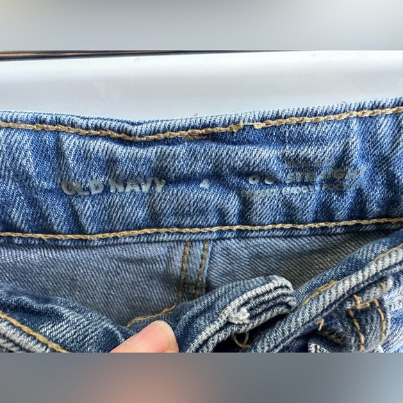 Old Navy OG Straight Denim Jean Shorts Distressed Size 4 Secret Smooth Pockets - Picture 3 of 5